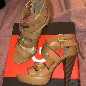 G by Guess adorable heels perfect for summer 💛